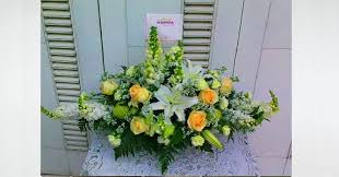 Bunga gubahan pasu tinggi hantaran lt koleksi perkahwinan ferro redondo arranjo urna orquidea flor verde via thepinsta ros. Rangkaian Bunga Meja Di Sragen Aruna Florist