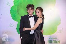 Chọn nguyên cây xanh trên người với hy vọng một năm mới đầy tươi xanh. Ninh DÆ°Æ¡ng Lan Ngá»c Than Thiáº¿t Om Eo Jun Pháº¡m Trong Tiá»‡c Tá»« Thiá»‡n Cá»§a Ngo Thanh Van