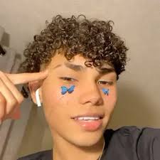 Pin By Aricroxton On Cute Lightskinned Boys Cute Black Boys Light Skin Boys Boys With Curly Hair