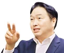 (서울=연합뉴스) 최태원 sk그룹 회장의 아들인 최인근(25)씨가 sk e&s 전략기획팀에 신입사원으로 입사한 것으로 알려졌다. ìµœíƒœì› íšŒìž¥ Esg ê°€ì¹˜ ê±°ëž˜ì‹œìž¥ ìƒê¸¸ ê²ƒ í•œê²½ë‹·ì»´