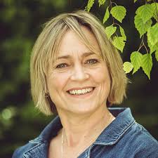 Rebecca Heaps's Instagram, Twitter & Facebook