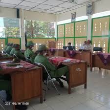 #lamaranemail #lowonganpekerjaan #emailjaman sekarang perusahaan perusahaan sudah banyak sekali yang cara melamar kerjanya lewat email.oleh karena itu. Paofybgkmwuilm
