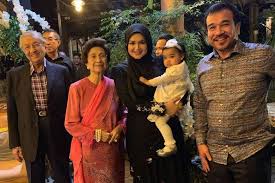 Yang berhormat dato' sri haji mohammad najib bin tun haji abdul razak (jawi: Siti Nurhaliza Hosts Gathering To Mark Dr Mahathir S 63rd Wedding Anniversary The Star