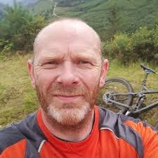 Adam Everest's Instagram, Twitter & Facebook