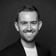 If there's one thing that gets me truly hyped up, it's the thrill of  delivering keynotes that delve into the transformative realms of emotional,  relational, and strategic intelligence. 🧠💡I love…