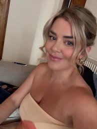 August 🥂🤍💒✨