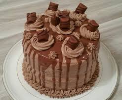 Layer Cake Aux Kinder Bueno Recette Recette Layer Cake Kinder Idee Recette Dessert Recette Patisserie Facile