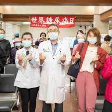 二基醫院響應世界糖尿病日含醣食物辨認闖關活動 lab coat fashion coat