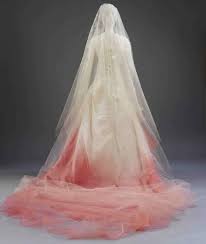 Gwen Stefani S Pink Tinged John Galliano For Christian Dior Wedding Dress Gwen Stefani Wedding Dress Famous Wedding Dresses Gwen Stefani Wedding