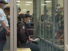 Так как тот находился без маски и оружия, полицейские не сразу поняли, кто перед ними. Kolumbajn V Kazani Arest Ilnaza Galyavieva