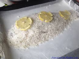 Una ricetta perfetta per una cena in famiglia. Orata Al Sale Acqua Di Mare E Zucchero A Velo