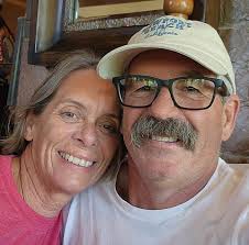 What do dahlias smell like?