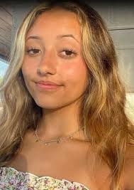 Alexis Ryan's Instagram, Twitter & Facebook