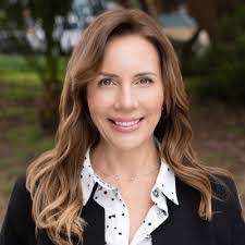 Kari Burrows's Instagram, Twitter & Facebook