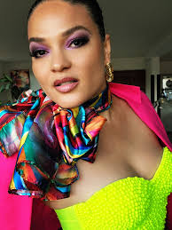 Así soy... cuando el filtro hace su magia y el ego lo agradece.”