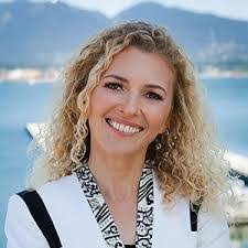 Carmen Simon's Instagram, Twitter & Facebook