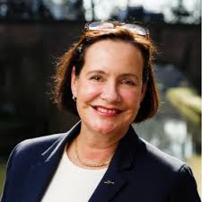 A happy Friday it is 🤗 Not much beats a sunny day ☀️with my lovely members  💚