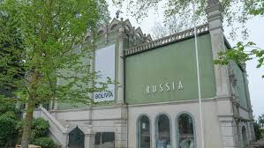 Biennale, visti agevolati per gli artisti russi. L’aiuto dell’ambasciata