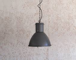 海外の古い工場で使われていたような照明を 雰囲気はそのままに 使いやすいスケール感と重さで日本仕様にしました 照明 ペンダントライト 天井照明