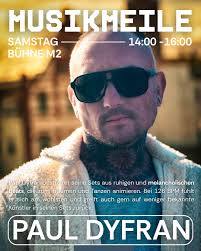 wir freuen uns einen neuen song zu teilen 🐬🌹 blau gibts ab heute auf  allen plattformen zu streamen juhu danke @elisa_lerchbaum für den  einslaufshoot und danke an die tankstelle für jollies am