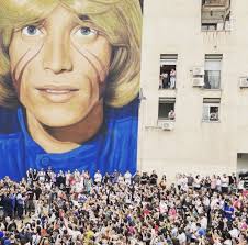 Omaggiamo questa coppia una delle più belle foto del sito come eravamo una  volta a S. Pietro a Patierno Lui è Piet o Cecato e la sorella Nina a  cercata cantavano in