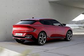Kia ev6 bald verfügbar alle preise sind unverbindliche, nicht kartellierte richtpreise inkl. Kia Ev6 2021 Elektro Crossover Teurer Als Der Hyundai Ioniq 5 Auto Bild