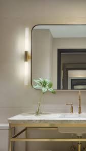 5 Decorating Tricks To Steal From One Of New York S Hottest New Hotels Bathroom Mirror Lights Howard Hotel Hotel Interior