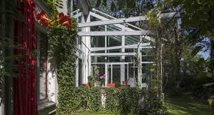 Wintergärten sind überaus beliebt vor allem, da dadurch der wohnraum erweitert wird und man sich auf einen garten unabhängig von den wetterbedingungen oder jahreszeit freuen kann. Wintergarten Aus Holz Holzkonstruktion Mit Alu Verkleiden