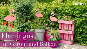 Der rosafarbende flamingo ist selbstverständlich auch eine schöne dekoration für eine tolle dekoidee für die dekoration von badezimmer, aber auch. Bastelanleitung Deko Flamingos Fur Garten Und Balkon Diy Youtube