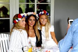 5.0 out of 5 stars 2. Outfit Till Midsommar Sanne Alexandra Metro Mode