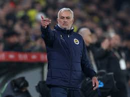 Mourinho Detona Reforço do América! Chega Atrasado e Acima do Peso?! - Imagen principal del artículo