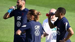 Mis à jour le 18 juin 2021 à. France Team Alongside Griezmann And Mbappe Benzema Must Quickly Find His Place Archyde
