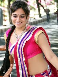 The plain white saree drape featured a unique black print running all over. Aksha Pardasany Hot Saree Side View Pics South Indian Actress Photos Saree Pink Saree South Indian Actress Photo