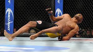Chris weidman's disgusting broken leg can never be unseen and for many ufc fans, his injury was too tough to stomach. Weidman Retains Ufc Title After Silva S Brutal Leg Injury Cbc Sports