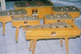 Baiklah untuk mempersingkat waktu mari kita simak mengenai ulasan tentang alat musik tradisional bengkulu di bawah ini Gambar Alat Musik Kolintang Dan Penjelasannya