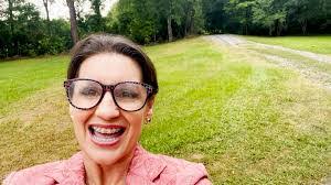 Deb Pierce's Instagram, Twitter & Facebook