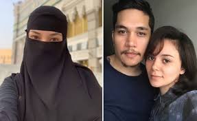 Kecoh dua tiga lepas mengenai isu pelakon sarah hildebrand mengambil keputusan untuk tidak bertudung setelah berhijrah sebelum ini. Dulu Kutuk Sekarang Lofa Dah Kearah Lebih Baik Tapi Kau Pula Sarah Dikecam Kembali Freehair Bawang Rangers