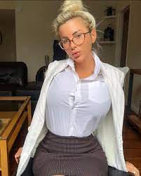 Glasses. : r/2busty2hide