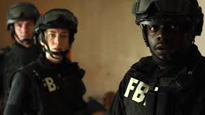 Sicario (si.ˈka.ɾjo, spanish for hitman) is a 2015 american action thriller film directed by denis villeneuve, written by taylor sheridan and starring emily blunt, benicio del toro, and josh brolin.the film follows a principled fbi agent who is enlisted by a government task force to bring down the leader of a powerful and brutal mexican drug cartel. Sicario 2015 Filmaffinity