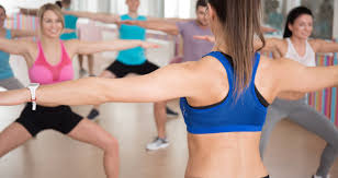 Per raggiungere questo risultato, oltre ad eseguire i classici crunch e situp (gli stessi consigliati agli uomini), è bene dedicare qualche minuto ad esercizi specifici per i fianchi. Allenamento Completo Esercizi Aerobici Da Fare In Casa Goots