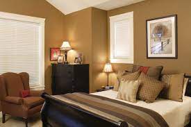 Jadi, selain memiliki kamar tidur utama, denah rumah minimalis ini juga bisa dibuat dengan 2 kamar tidur tambahan yang ukurannya lebih kecil. Desain Cat Rumah Minimalis Kamar Tidur Warna Coklat Terdapat Sofa Tempat Tidur Lemari Dan Lukisan Sebagai Pelengkap Cat Warna Cat Kamar Tidur Rumah Warna Cat