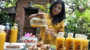 Selain rasanya yang khas dengan kunyitnya, ternyata proses cara membuat jamu beras kencur sangatlah mudah. Cara Membuat Dan Waktu Terbaik Minum Jamu Untuk Jaga Imun Tubuh Tirto Id