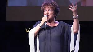 Inizia a cantare da giovanissima, grazie alla spinta del padre. Orietta Berti E Diventata Nonna E Il Nome Della Nipotina Rispetta La Tradizione Di Famiglia