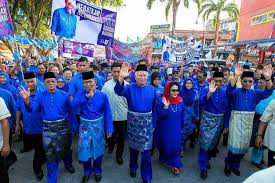 Bn masih mengekalkan logo dacing sebagai logo rasmi pru14, manakalah pakatan. Sekitar Penamaan Calon Pru14 Dan Calon Menang Tanpa Bertanding Denaihati