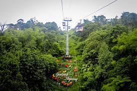 Disembark at the midway point and explore the chin swee caves temple and its. Genting Skyway Cable Cars Kl Transport Guide Travelvui