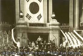 제헌절(制憲節)은 1948년 7월 17일에 대한민국 헌법이 제정된 것을 기념하는 대한민국의 국경일로 7월 17일이다. ì œí—Œì ˆ ë‚˜ë¬´ìœ„í‚¤