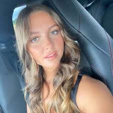 kim thornhill (@Kimidogood)