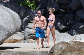 It's a pretty much a given that the fast & furious' action sequences require you to suspend your belief but a more mundane plot point in hobbs & shaw there is a 21 year age difference between jason statham and vanessa kirby. Rosie Huntington Whiteley And Jason Statham Get Engaged Despite 20 Year Age Gap Daily Mail Online