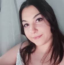 Serena Welsh's Instagram, Twitter & Facebook