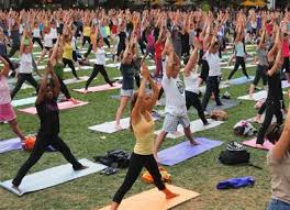 Prepare for a blissful escape on a new york yoga retreat as everybody knows, both the state and city of new york are very busy places. Free Outdoor Yoga Classes Around Nyc Wellness Purewow Outdoor Yoga Free Yoga Classes Yoga Class